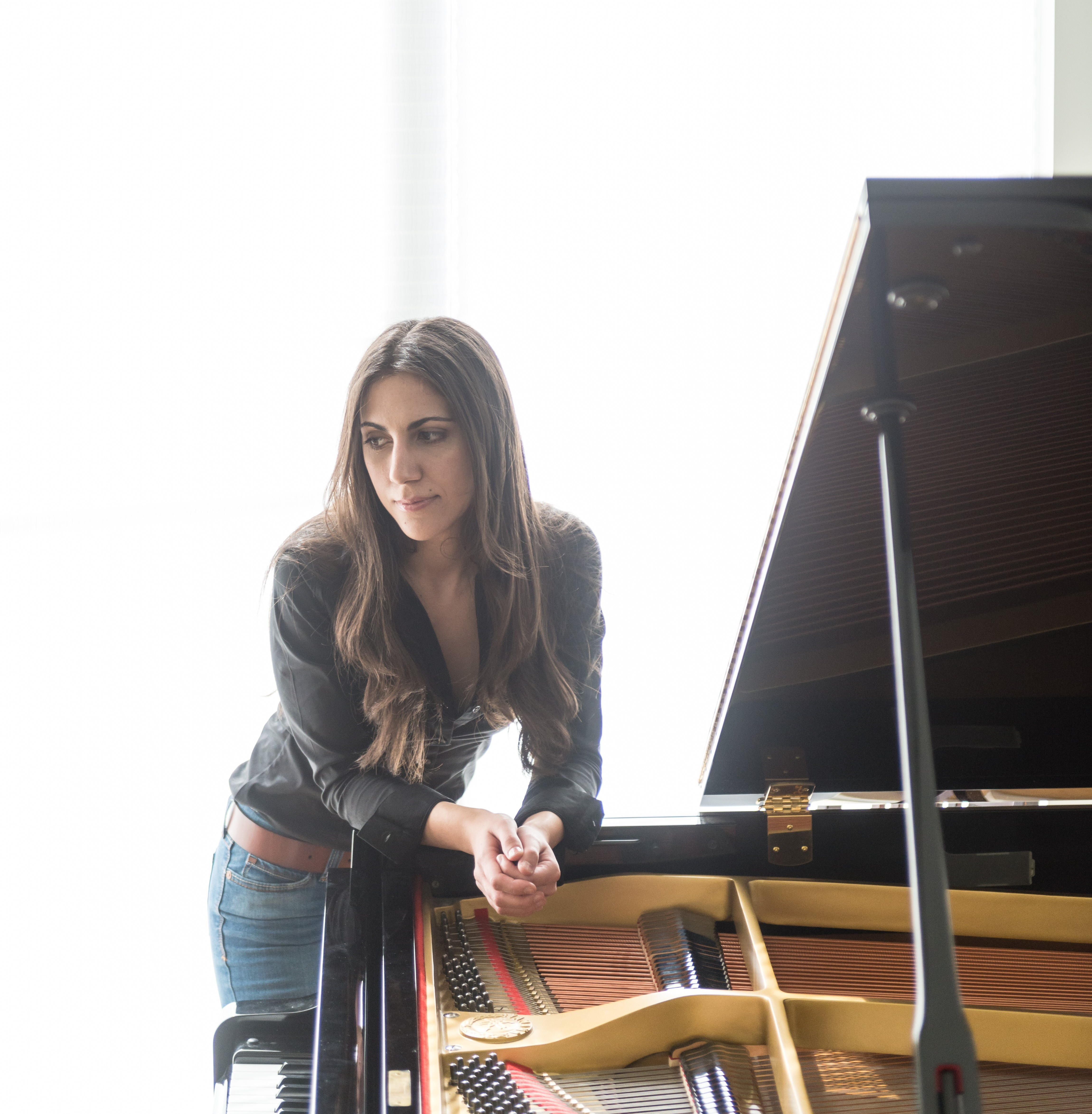 Maria Pikoula pianist